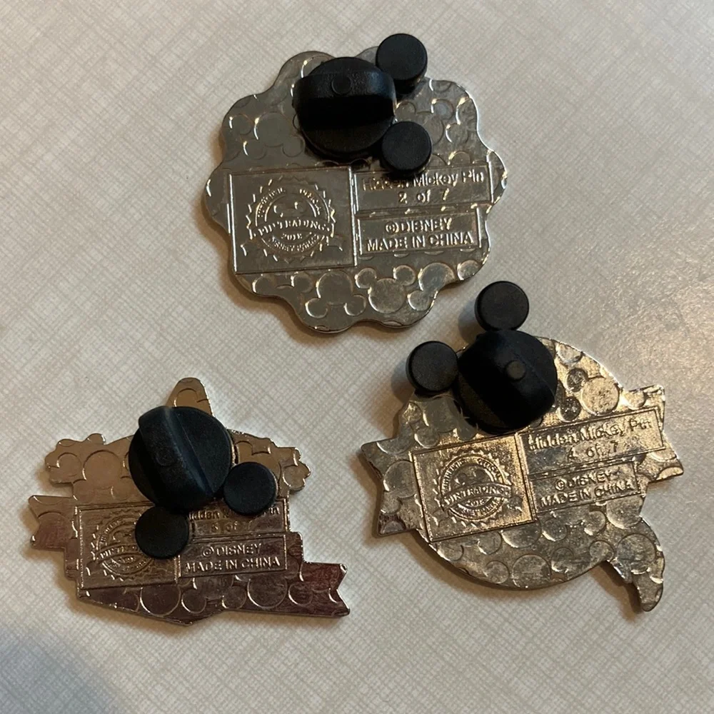 Disney Trading Pins- Notebooks, 7 Dwarfs etc. set of 6